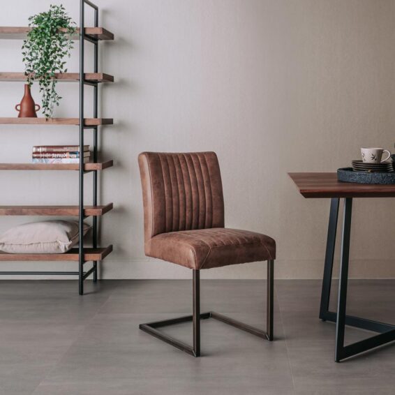 Tower Living Eetkamerstoel Ferro - Microvezel Savannah Dark Brown Sfeerfoto (2)