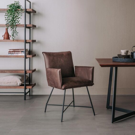 Tower Living Eetkamerstoel Trofa Met Armleuningen - Stof Amazon 8 Brown Sfeerfoto (2)