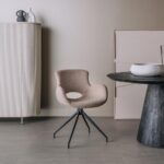 Tower Living Eetkamerstoel Campo - Stof Teddy MJ8-3 Light Brown Sfeerfoto (2)